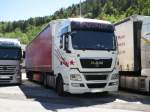 MAN TGX 18.480 Planensattelzug von Pusnik aus Slowenien verbringt das Wochenende  am Autobahnrastlatz Deutschfeistritz.18.5.2013