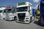 Eine MAN Zugmaschine von Fr�chte Herbst und eine Actros Zugmaschine von Ramer am 20.6.26 bei der L�ndle Truckshow.