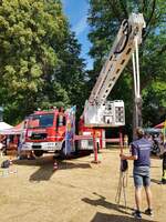 =MAN mit Hubrettungsbühne ALUFIVER der Feuerwehr KÜNZELL-BACHRAIN steht auf einer der Ausstellungsflächen beim Bürgerfest  200 Jahre Landkreis Fulda  auf dem Gelände von