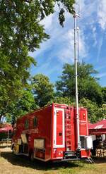 =MAN als Katastrophenschutzfahrzeug des Landes Hessen, eingesetzt als Einsatzleitfahrzeug der Feuerwehr, steht auf einer der Ausstellungsflächen beim Bürgerfest  200 Jahre Landkreis Fulda  auf dem Gelände von Schloß Fasanerie im Juni 2022