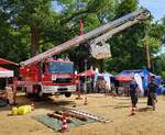 =MAN mit Hubrettungsbühne ALUFIVER der Feuerwehr KÜNZELL-BACHRAIN steht auf einer der Ausstellungsflächen beim Bürgerfest  200 Jahre Landkreis Fulda  auf dem Gelände von