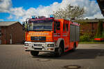 Hier zusehen gibt es den MAN LE 250 B 4x4 als Tankl�schgruppenfahrzeug 16/25 (TLF 16/25) der Feuerwehr Gro� Parin.

Dieses Fahrzeug wird in der Gemeinde-/Stadt Bad Schwartau als erg�nzungs-L�schfahrzeug einges�tzt. Bei gr��eren Einsatzlagen wird di ...