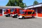 R�stzug Feuerwehr Altenstadt in der Wetterau mit Mercedes Benz Sprinter 419 CDI ELW (Florian Altenstadt 1/11) + MAN TGM 13.290 Lentner RW (Florian Altenstadt 1/52)+ MAN TGM 13.290 Lentner HLF (Florian Altenstadt 1/46) am 08.08.26 bei einen Fototermin ...