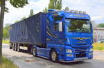 Firma Phieler Transporte mit einem Containerträger-Sattelzug mit MAN TGX 18.580 Zugmaschine am 25.06.21 Berlin Hohenschönhausen.