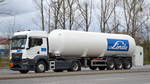 Linde GmbH Gases Division mit einem Sattelzug mit Tankaufleger mit Kühlsystem mit einer MAN TGS 18.470 Zugmaschine, Tankinhalt lt.