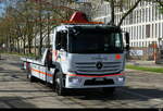 Mercedes Autoabschlepper unterwegs in der Stadt Bern am 11.04.2026