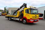 Mercedes Benz Atego 1527 Aschleppdienst Loosen mit MKG Kran am 14.06.26 bei einen Fototermin.