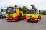 Mercedes Benz Actros 1940 mit Stuckart Aufbau und HMF Kran und Mercedes Benz Atego 1527 mit MKG Kran Abschleppdienst Loosen am 14.06.26 bei einen Fototermin.