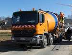 =MB Actros 3241 als Betonfahrzeug steht zur Entladung in Petersberg-Marbach im März 2019