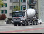 Mercedes Betonmischer unterwegs in der Stadt Solothurn am 19.04.2023
