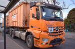Bartscherer & Co. Recycling GmbH mit einem MB AROCS 2558 Abrollkipper + Hänger am 06.03.23 Berlin Blankenburg.
