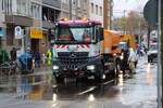 KAW Mainz Mercedes Benz Arocs 2545 mit Tankaufbau zum Straßenreinigen am 16.02.26 in Mainz am Rosenmontag bei den Aufräumarbeiten nach dem Umzug