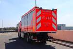 Frankfurt Airport Flughafenfeuerwehr Mercedes Benz Actros 2653 WLF-Kran (Florian Frankfurt-Flughafen 85/67-2) mit AB-Rüst am 11.04.26 beim Terminal 3 Eröffnungsevent
