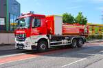 Feuerwehr R�sselsheim Mercedes Benz Arocs 2542 WLF Kats (Florian R�sselsheim 2/66) mit AB-Tank 2 des Kreis Gro� Gerau am 25.04.26 bei einer Waldbrand�bung in Kelsterbach
