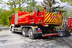 Feuerwehr R�sselsheim Mercedes Benz Arocs 2542 WLF Kats (Florian R�sselsheim 2/66) mit AB-Tank 2 des Kreis Gro� Gerau am 25.04.26 bei einer Waldbrand�bung in Kelsterbach