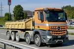 Ein MB Arocs mit Absetzkipper von Bolzli am 11.9.26 bei Grauholz.