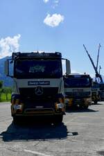 Frontansich des MB Arocs und Actros von Daepp Beton am 26.6.22 beim Trucker Festival Interlaken.