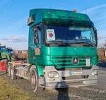 =MB Actros des Lohnunternehmens HERRLICH unterwegs in Fulda bei einer der vielen bundesweiten Bauerndemos im Januar 2024