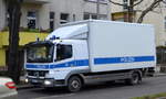 Mercedes-Benz Atego 818 mit Kastenaufbau der Bundespolizei, interne Bezeichnung = Lkw geschlossen mit Ladebordwand am 26.01.21 Berlin Karlshorst.