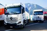 Zwei MB Actros von Papyrus am 27.6.26 beim Trucker Festival Interlaken.