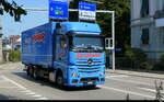 Mercedes Actros mit Kastenaufbau unterwegs in Wetzikon am 31.07.2026