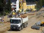 4146 transportiert Aushubmaterial bei der Busterminalbaustelle in Ried i.I.