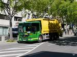 Mercedes Müllauto unterwegs in Sion am 09.05.2017