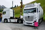 Ein MB Actros mit Pritschenaufbau von Schmid am 29.8.26 beim Diemtigtaler Truck Treff.