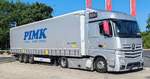 =MB Actros als Zugmaschine für einen Sattelauflieger der Firma PIMK, 07-2025