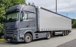=MB Actros L-Sattelzug rastet im Juli 2025 an der A 7