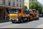 Mercedes Acros Sattelschlepper unterwegs in der Stadt Lausanne am 18.07.2026