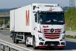 Ein MB Actros Sattelzug von Dysli am 30.9.26 bei Grauholz.