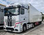 =MB Actros von Tkalcictransport pausiert auf einem BAB-Parkplatz, 08-2026
