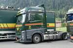 Eine MB Actros L Zugmaschine von Emil Egger die am 14.7.24 beim Trucker Treffen in Ambri steht.