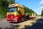 Baumann Move Mercedes Benz Actros 4163 mit Tieflader am 13.07.26 in Maintal  