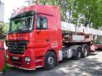 Ein Mercedes Benz Actros Schwertransporter in Nidda am 12.06.11