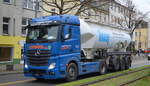 Das Transportunternehmen LEHMANN GmbH mit einem Silo-Sattelzug für Baustoffe der Fa.