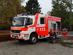 Feuerwehr Frankfurt Mercedes Benz Atego LF20 (ehemals HLF20 der BF) (Florian Frankfurt 33/44) am 28.10.17 in Rödelheim bei der Jugendfeuerwehr Abschlussübung 