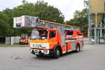 Feuerwehr Walldorf (Hessen) Mercedes Benz Metz DLK 23712 am 11.10.19 bei einen Fototermin