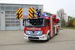 Feuerwehr Weinheim Stadt Mercedes Benz Atego Rosenbauer DLK 23/12 am 30.10.21 bei einen Fototermin