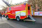 Feuerwehr Mainz Mercedes Benz Atego GW-Wasserrettung am 31.12.22 beim Silvesterschwimmen in Mainz am Rheinufer