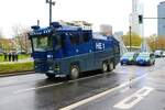 Polizei Hessen Mercedes Benz Actros/Rosenbauer Wasserwerfer 10.000 HE1 am 15.04.23 bei einer Demonstration in Frankfurt am Main