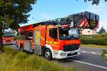Feuerwehr Rüsselsheim am Main Hauptamtliche Kräfte Mercedes Benz Atego 1530 Rosenbauer DLK23/12 am 31.08.25 beim Kreisfeuerwehrtag in Rüsselsheim Bauschheim