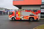 Berufsfeuerwehr Hanau Mercedes Benz Atego 1629 Magirus DLK 23/12 (Florian Hanau 1-30-1) am 04.10.25 bei einen Fototermin. Danke für das tolle Shooting