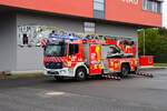 Berufsfeuerwehr Hanau Mercedes Benz Atego 1629 Magirus DLK 23/12 (Florian Hanau 1-30-1) am 04.10.25 bei einen Fototermin. Danke für das tolle Shooting