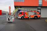 Berufsfeuerwehr Hanau Mercedes Benz Atego 1629 Magirus DLK 23/12 (Florian Hanau 1-30-1) am 04.10.25 bei einen Fototermin. Danke für das tolle Shooting