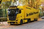 Blumenkoffer- Sattelzug mit Mercedes-Benz MB 1863 Actros. Berlin im Oktober 2025.