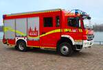 Feuerwehr Mainz Stadt Mercedes Benz Atego LF20 (Florian Mainz 17/49/1) am 31.12.25 beim Silvester Abschwimmen 2025 in Mainz am Rheinufer