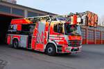 BF Wiesbaden neue Mercedes Benz Atego Rosenbauer DLK (Florian Wiesbaden 1/30-1) am 21.01.26 vor der Wache 1. Danke das ich die Fotos machen durfte