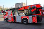 BF Wiesbaden neue Mercedes Benz Atego Rosenbauer DLK (Florian Wiesbaden 1/30-1) am 21.01.26 vor der Wache 1. Danke das ich die Fotos machen durfte